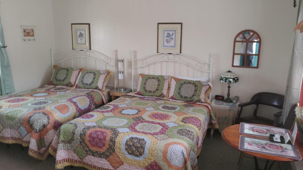 Midway Lodging Cornish Экстерьер фото