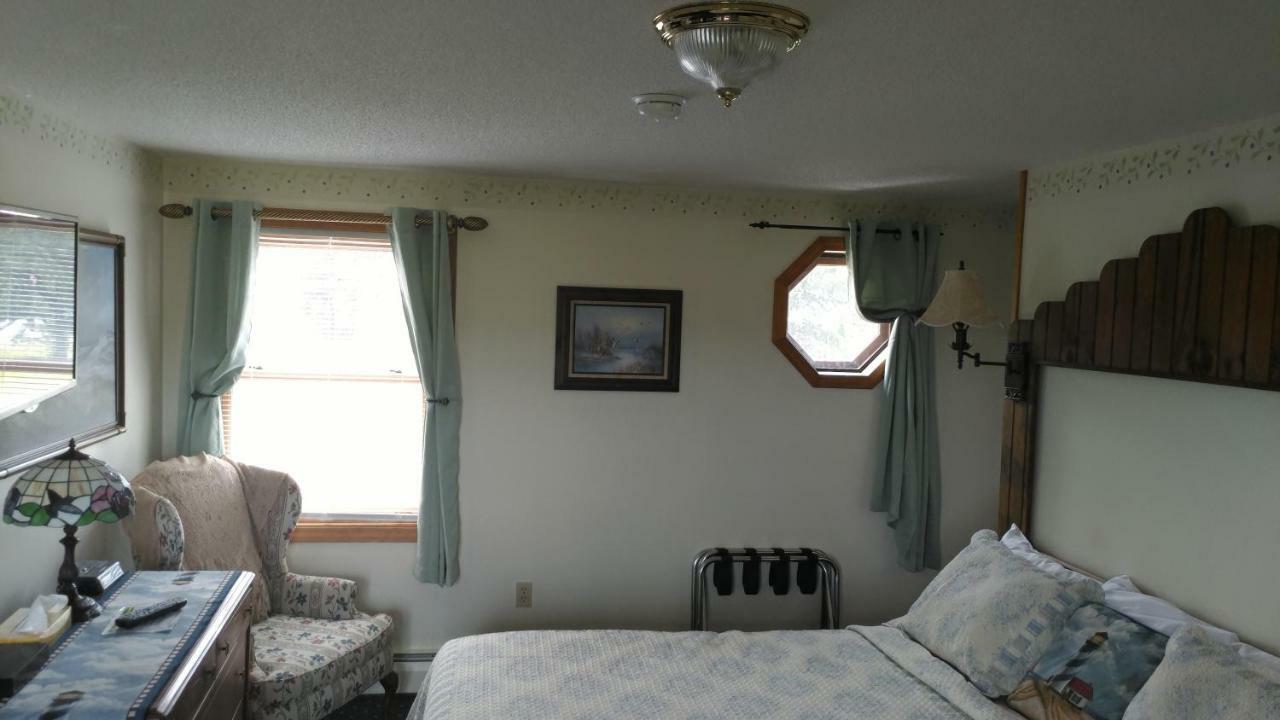 Midway Lodging Cornish Экстерьер фото