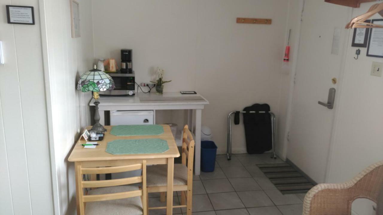 Midway Lodging Cornish Экстерьер фото