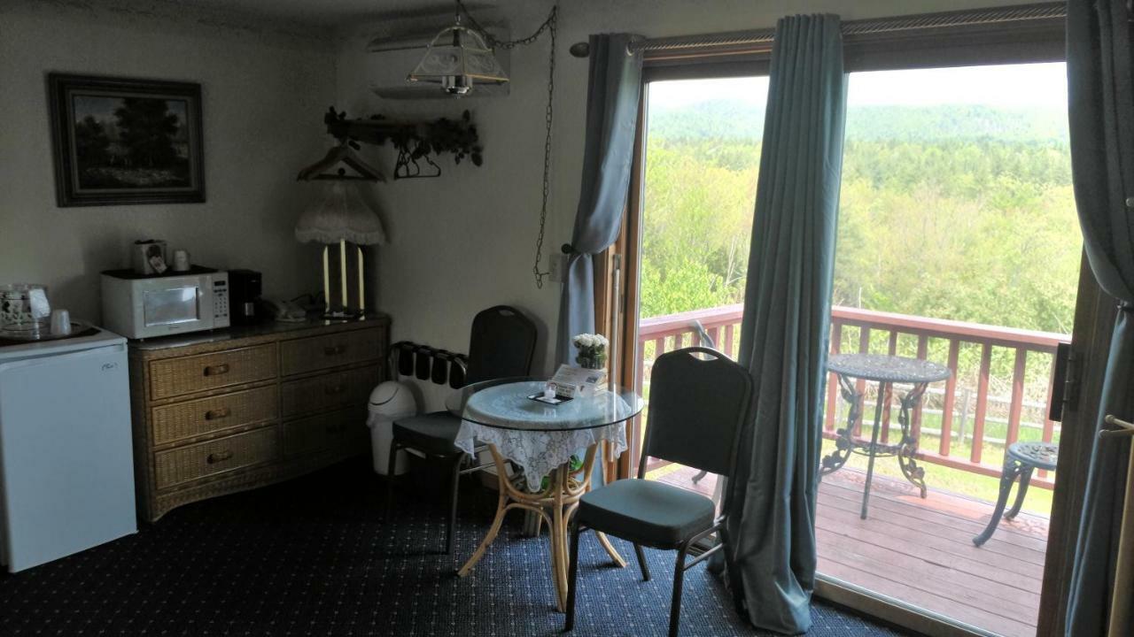 Midway Lodging Cornish Экстерьер фото