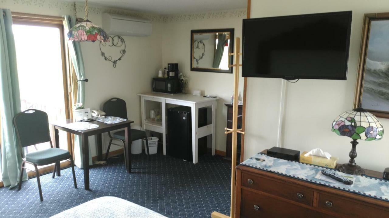 Midway Lodging Cornish Экстерьер фото