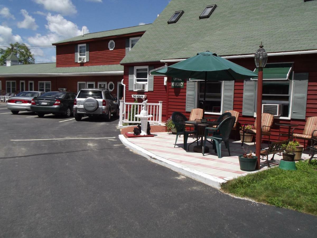 Midway Lodging Cornish Экстерьер фото