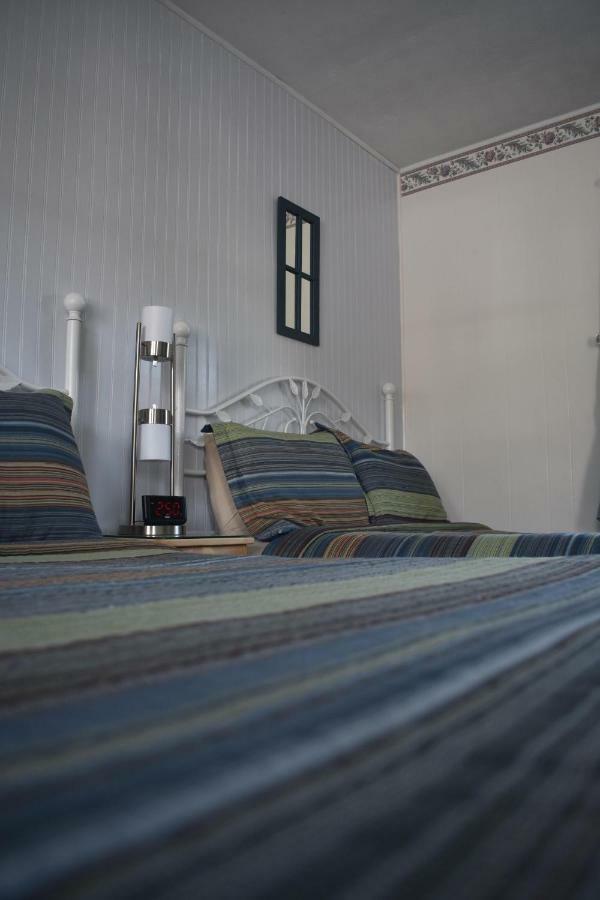 Midway Lodging Cornish Экстерьер фото
